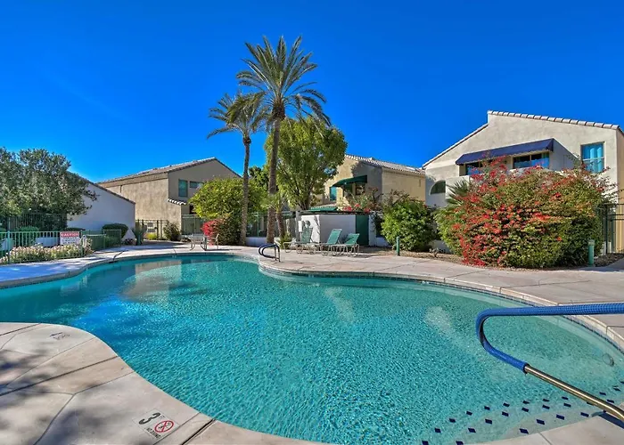 Private Patio + Pool Access: Quiet In Holiday home *