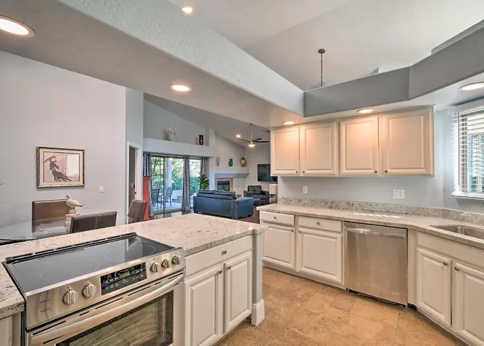 Private Patio + Pool Access: Quiet In Holiday home