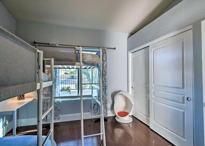 Private Patio + Pool Access: Quiet In Holiday home Tempe