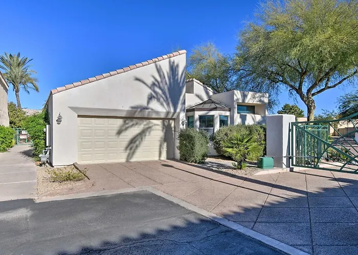 Private Patio + Pool Access: Quiet In Holiday home *